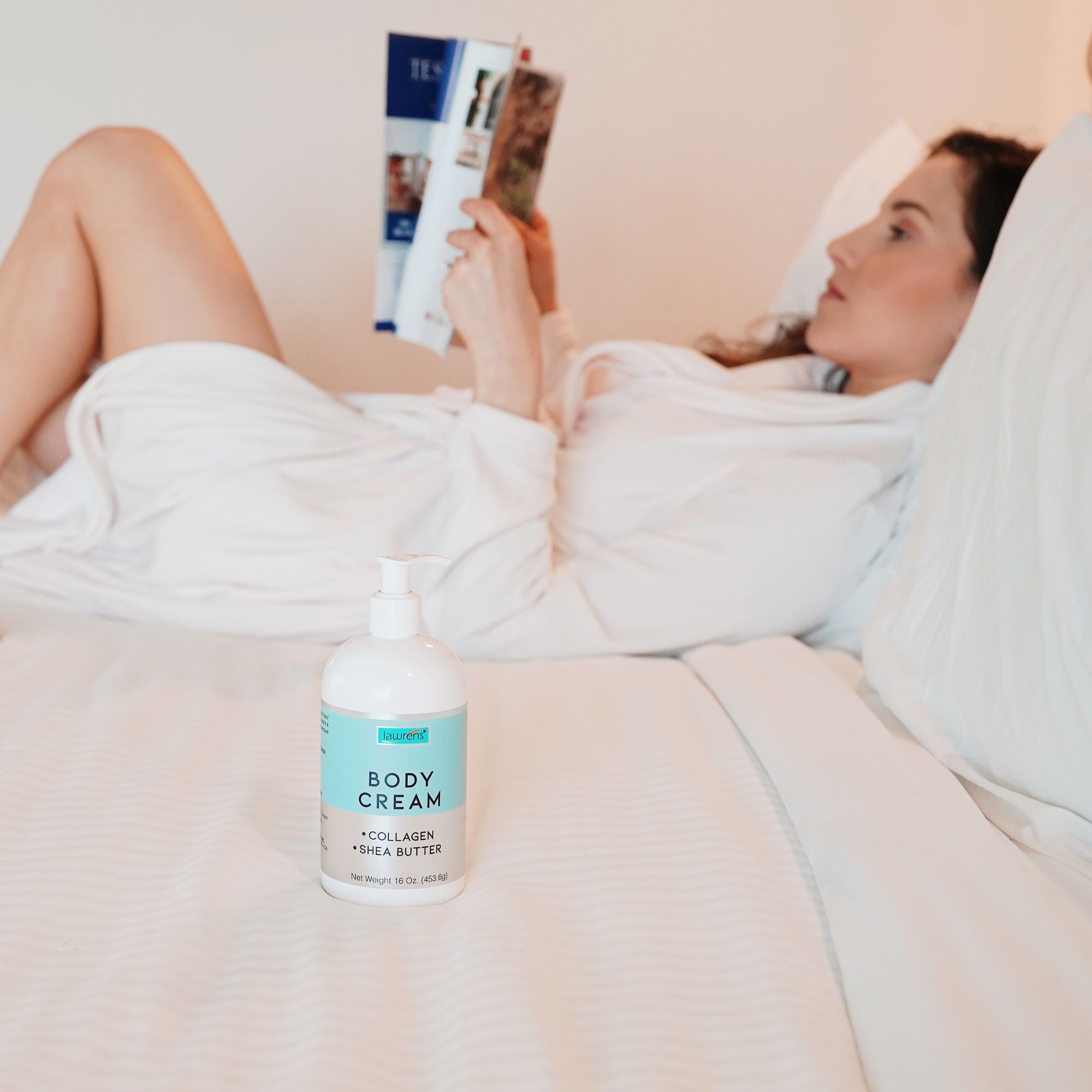 Crema corporal de colágeno con manteca de karité de Lawrens Cosmetics, 16 oz.